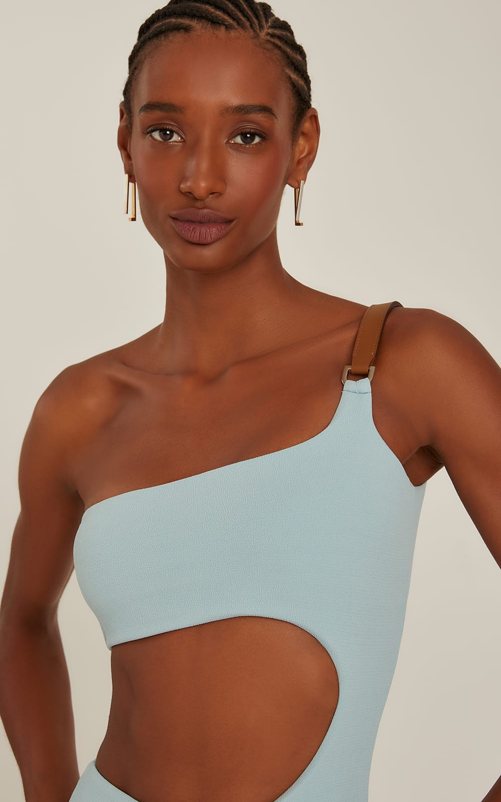 CUT OUT DETAIL ONE PIECE MIST