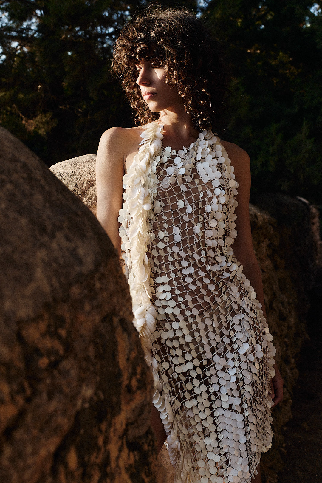 VESTIDO LONGO TUBO COM FENDAS LATERAIS