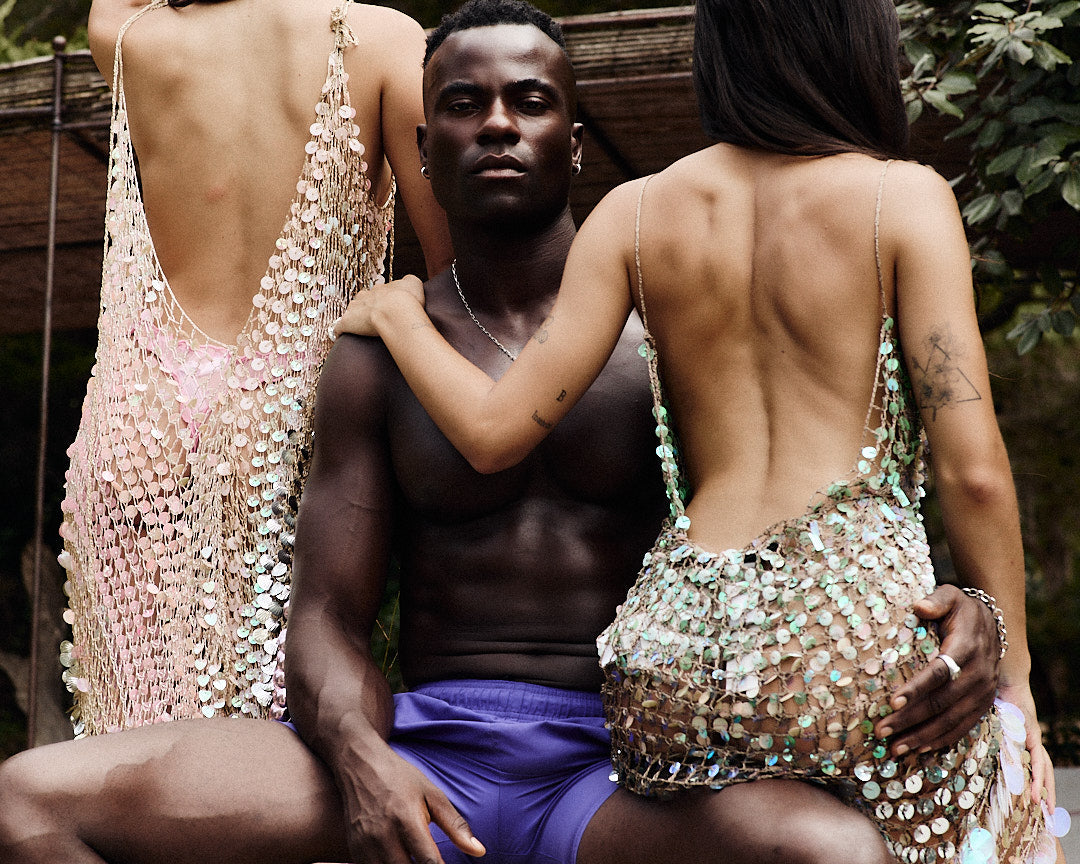 Vestido colorido con argollas plata en bajo