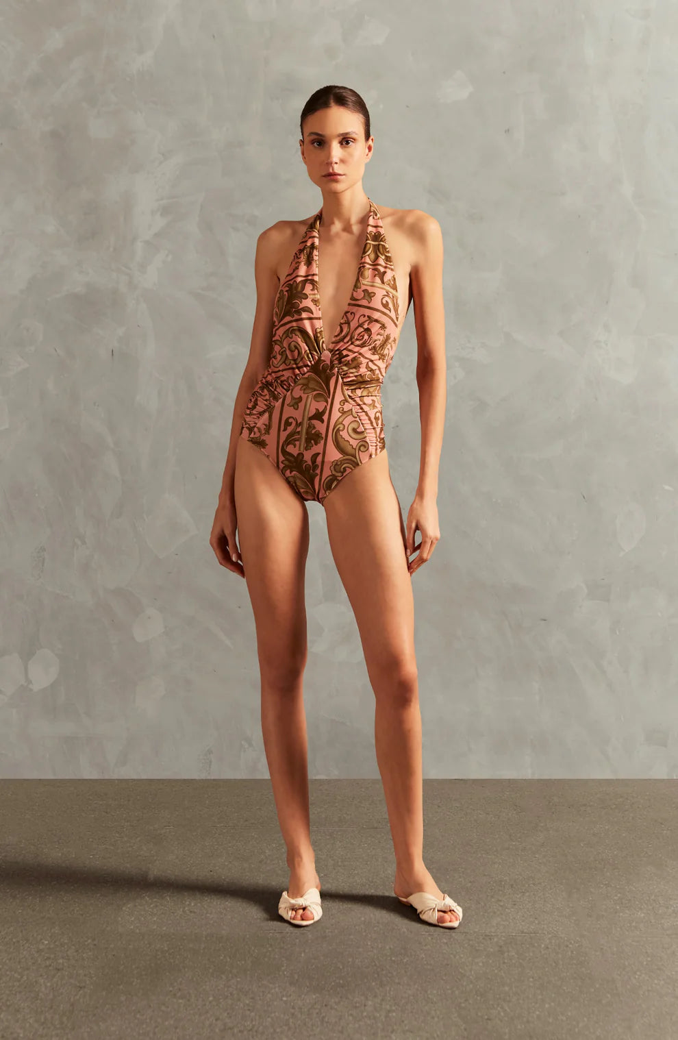 BAÑADOR ROSA HERA CON CUELLO HALTER Y VOLANTES